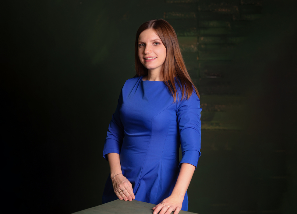 Доступная инфографика Автор сайта Доступная инфографика Мария стоит у стены